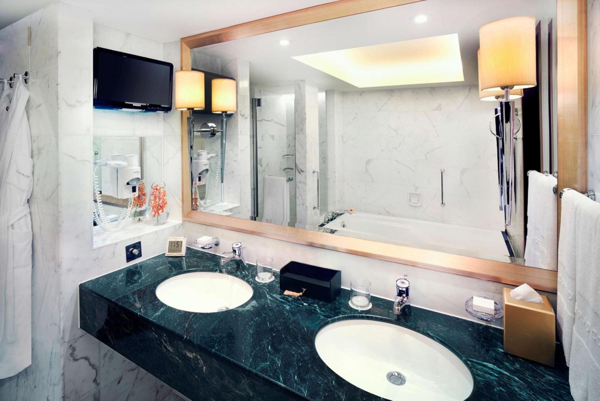 Conrad Hotel 5*